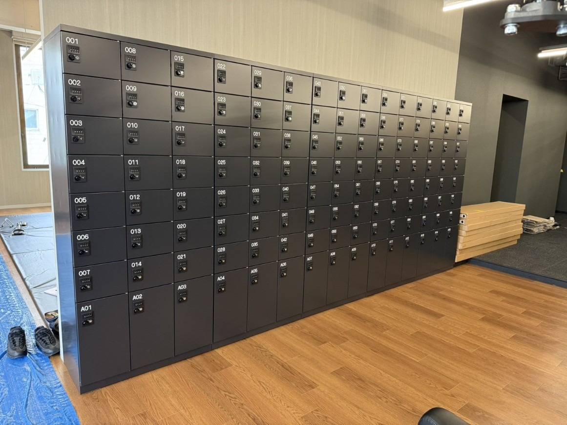 船橋の運送施工会社！株式会社C’ｓ(シーズ)ロッカー設置作業してます！