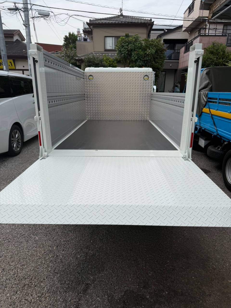 株式会社C's(シーズ)2トンショート平パワーゲート車 増車しました！！
